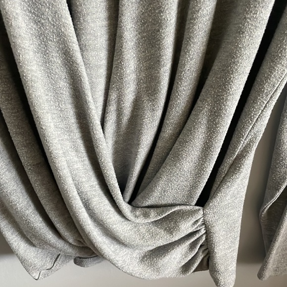 Andree by Unit Cross Front top - Picture 3 of 5